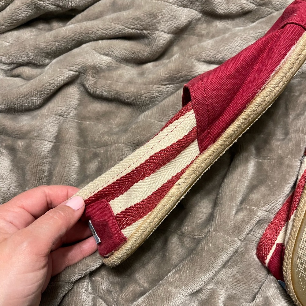 Toms - Picture 3 of 4